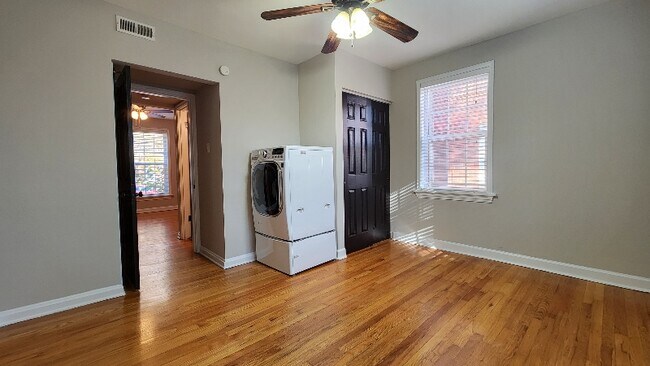 Building Photo - 1032 Sanford Ave