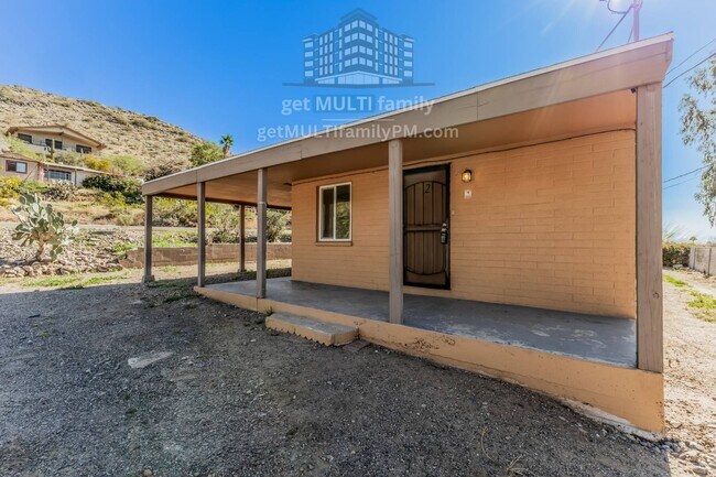 Building Photo - 1402 W Mercer Ln