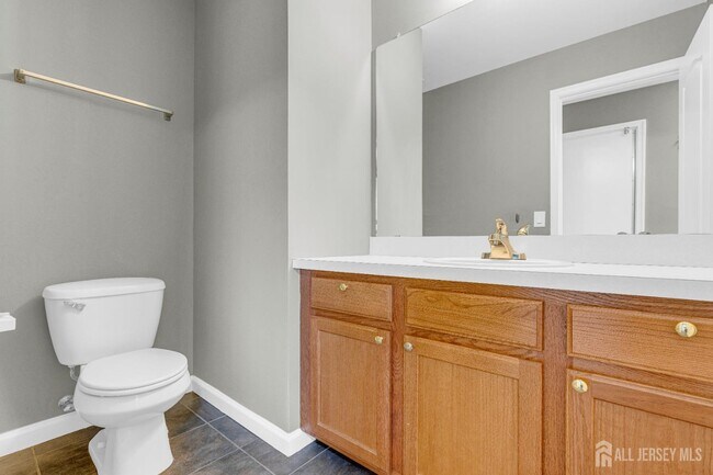 Building Photo - 356 Hawthorne Rd