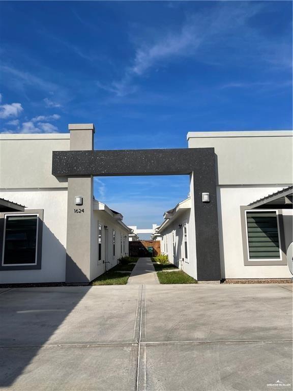 Primary Photo - 12 West Dr