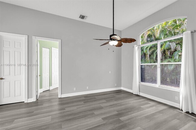 Building Photo - 558 NW 118th Ave