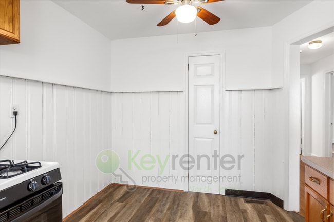 Building Photo - Bright 2BR/1BA Apartment with Private Entr...