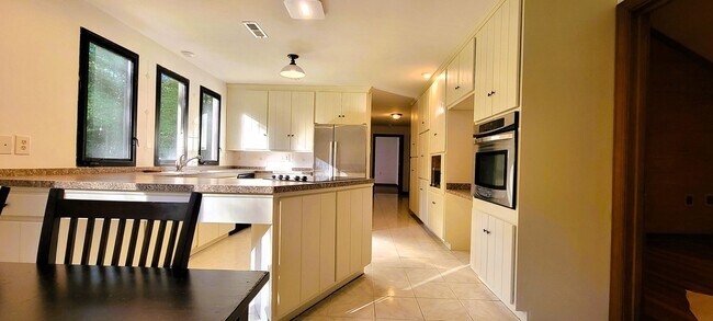 Building Photo - Remodeled secluded wooded oasis off of Qualla Road with handicap access