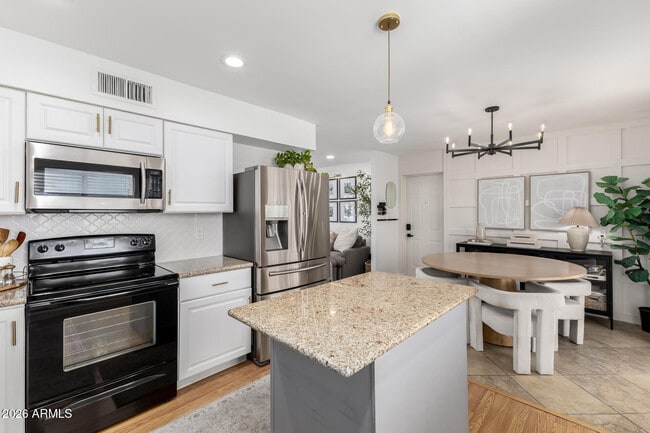 Building Photo - 7902 E Kimsey Ln