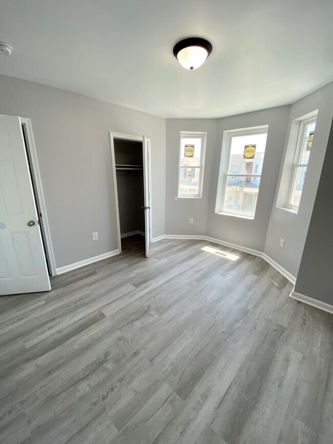 Building Photo - Beautifully Renovated 3-Bedroom Townhouse ...