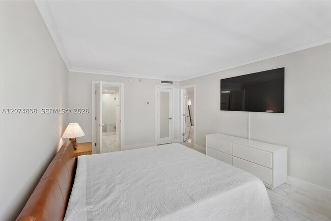 Building Photo - 5555 Collins Ave