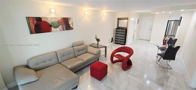Building Photo - 6917 Collins Ave