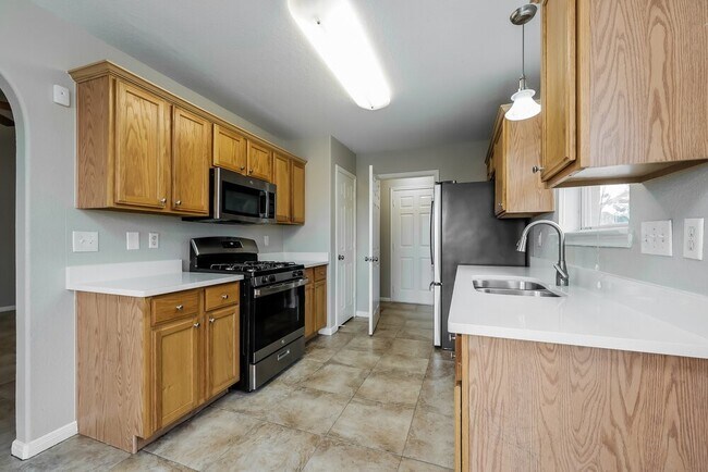 Building Photo - 24030 Rockygate Dr