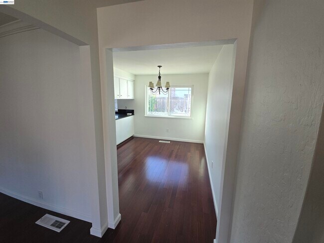 Building Photo - 34 Kingswood Dr