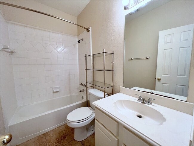 Building Photo - 4723 Silverlake Dr