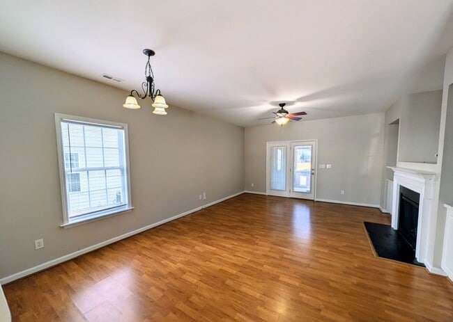 Building Photo - Hedingham Townhome