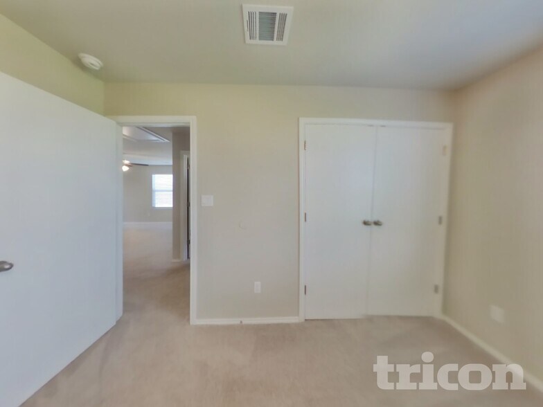 Building Photo - 5200 Saddle Clb Dr