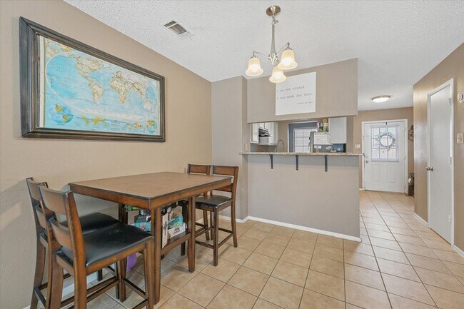 Building Photo - 621 Carriagehouse Ln