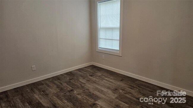 Building Photo - 1124 Clouse St