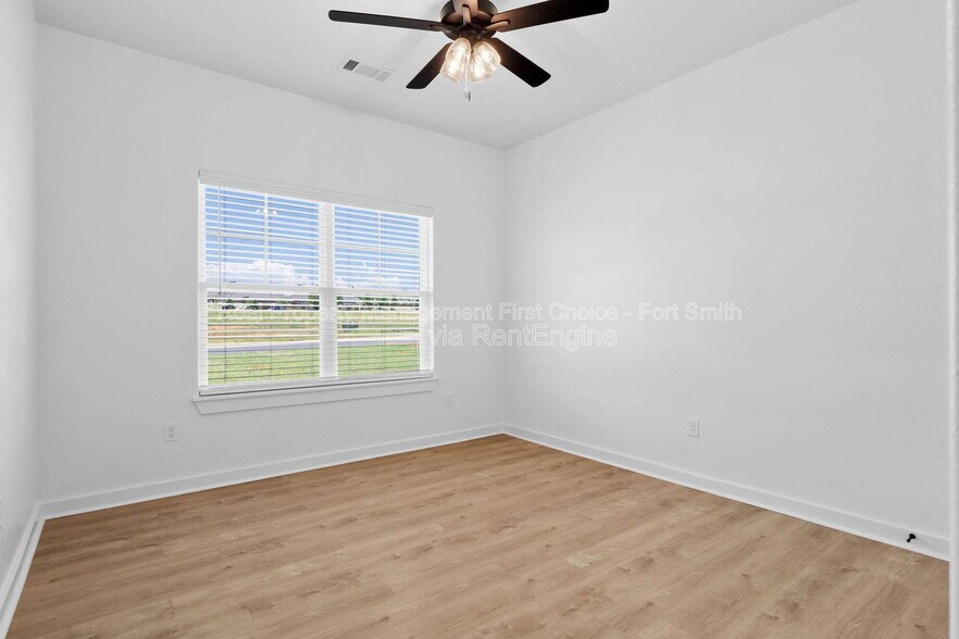 Building Photo - 8725 Cantera Dr