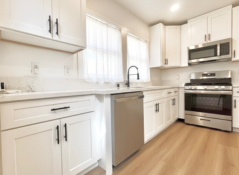 Building Photo - 854 Orange Ave