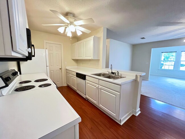 Building Photo - Ground Floor 3 Bedroom, 2 Bath Condo Available Now in Murrells Inlet!