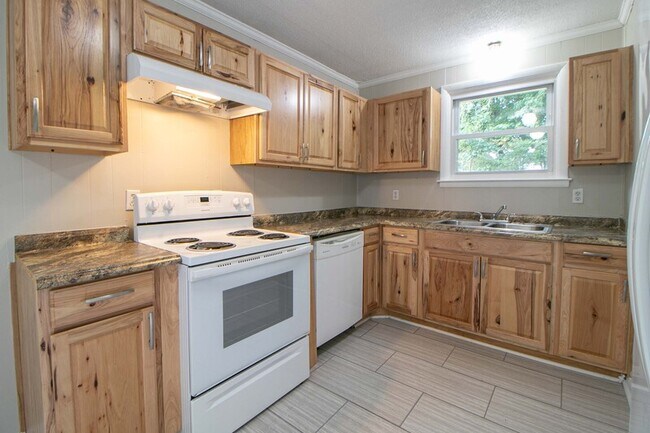 Building Photo - 808 Helton Dr