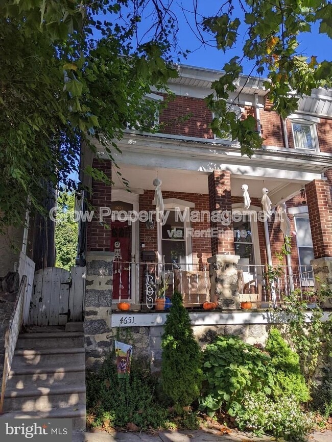 Building Photo - 4651 Sheldon St