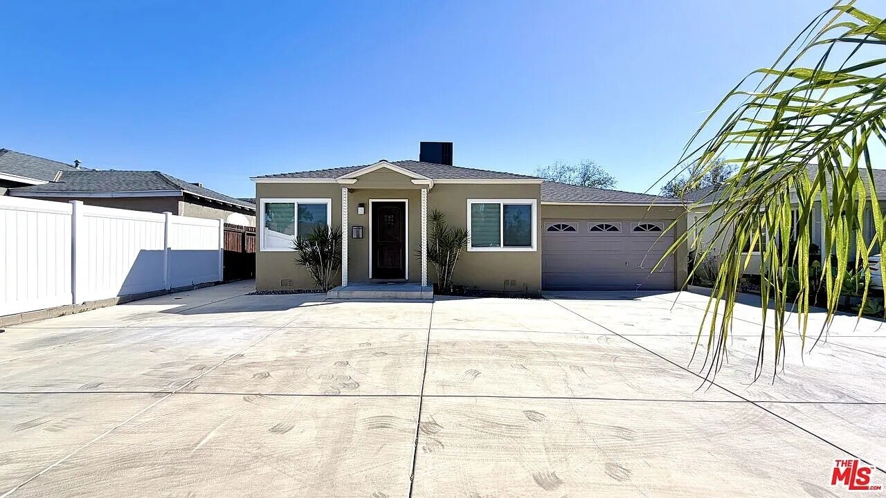 Building Photo - 11836 Rialto St