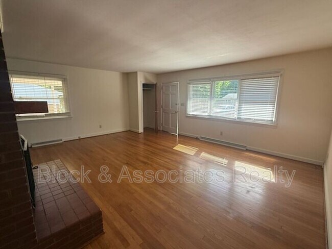 Building Photo - 1723 Brook Dr