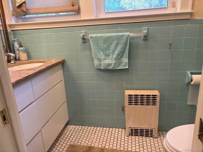 Building Photo - 185 S Country Rd