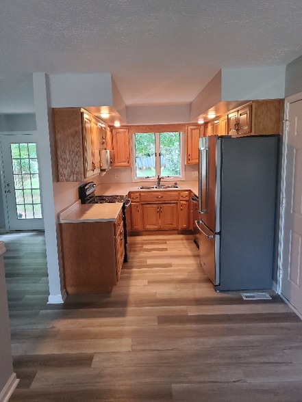 Building Photo - 529 Ravens Lake Dr