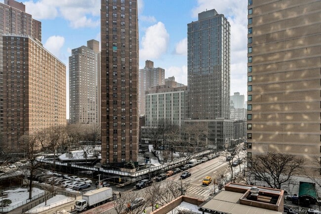 Building Photo - 345 E 93rd St