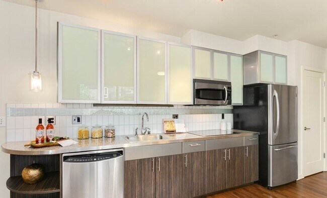 Building Photo - Beautiful 1 bed 1 bath Belltown!