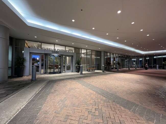 Building Photo - 1201 S Prairie Ave