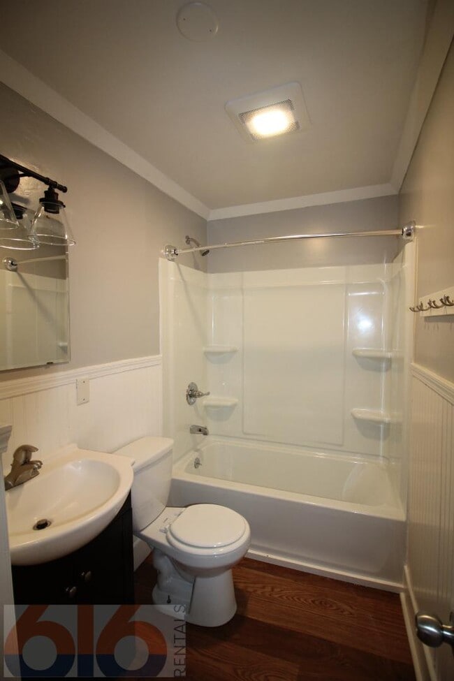 Building Photo - 25 National Ave SW