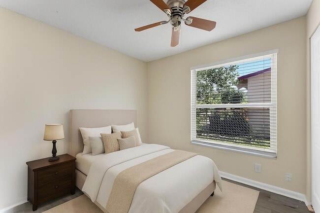 Building Photo - 1340 W 35th St