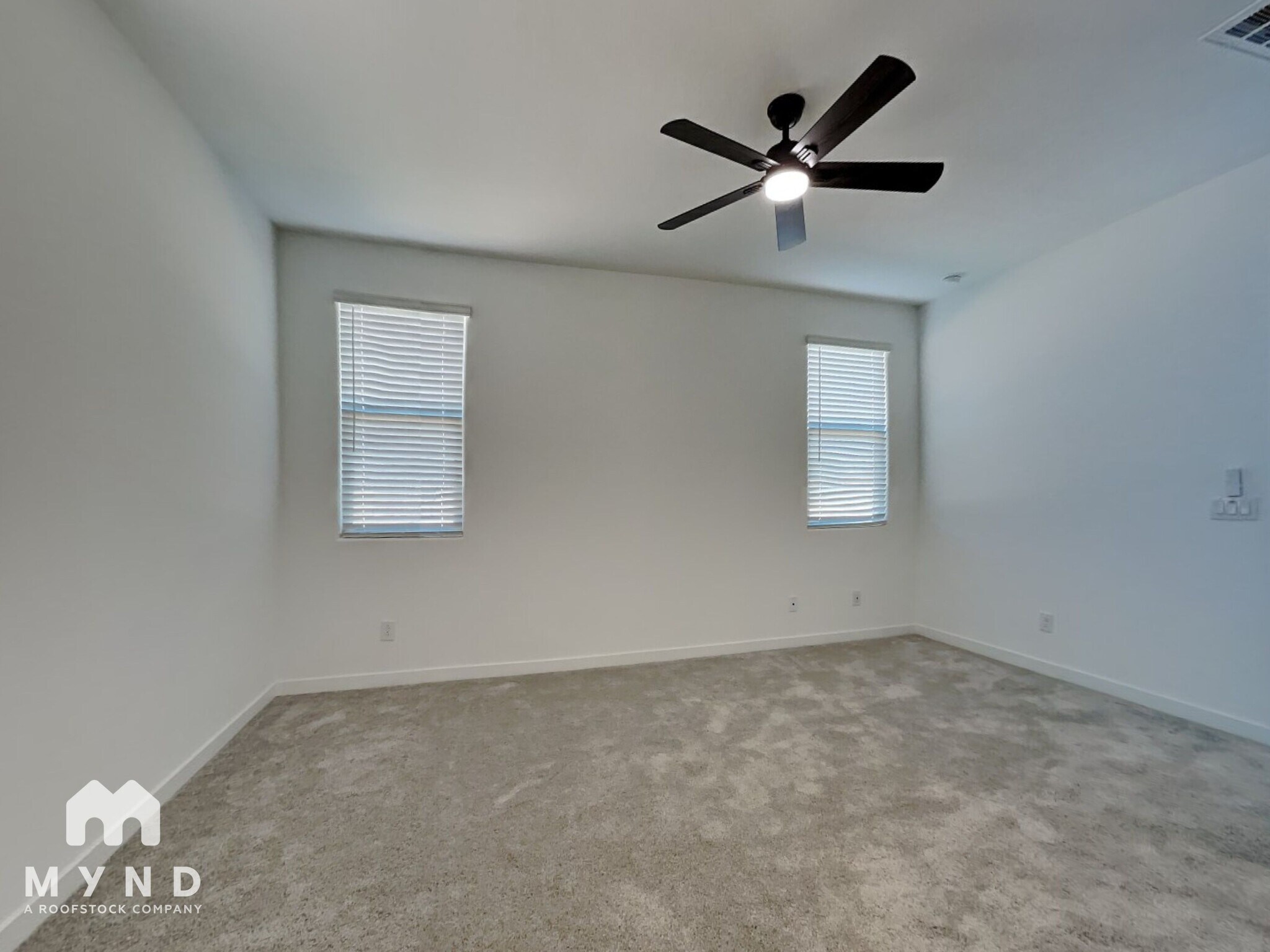 Building Photo - 438 E Diamond Dr