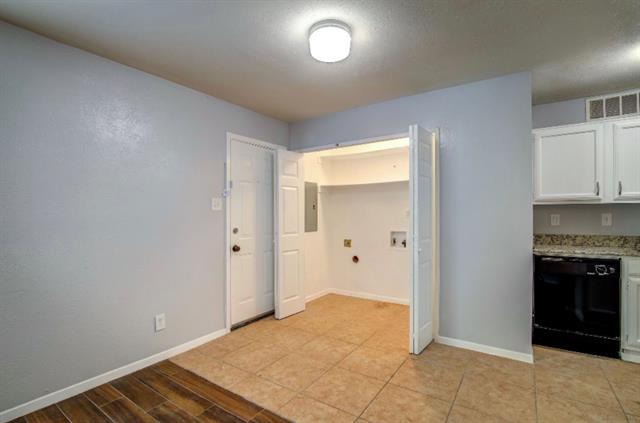 Building Photo - 713 Meadow Mead Dr