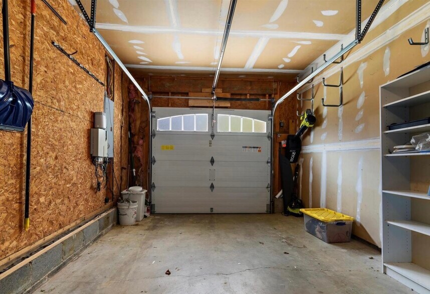 Building Photo - 20 Windwhisper Ln