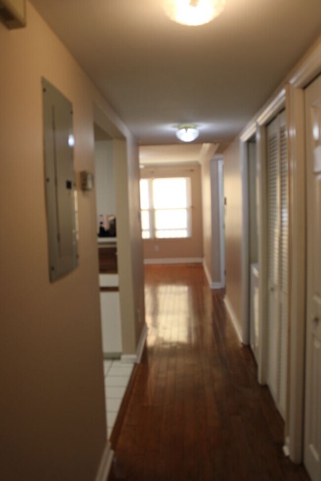 Building Photo - Laurel Villas Condominiums- 2025-2026