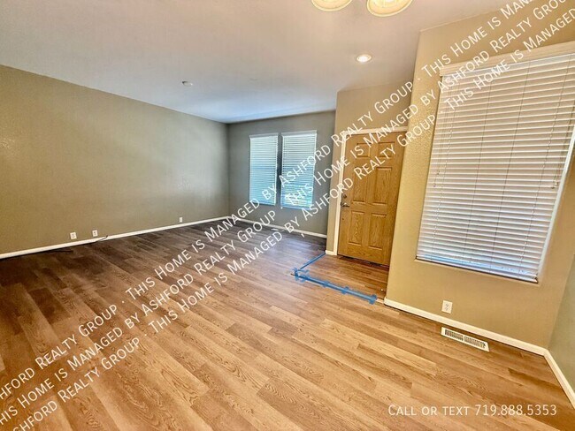 Building Photo - 7651 Sandy Springs Pt