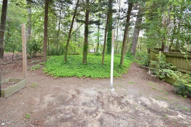 Building Photo - Spacious and Updated!  4 Bedrooms, LVP Flo...