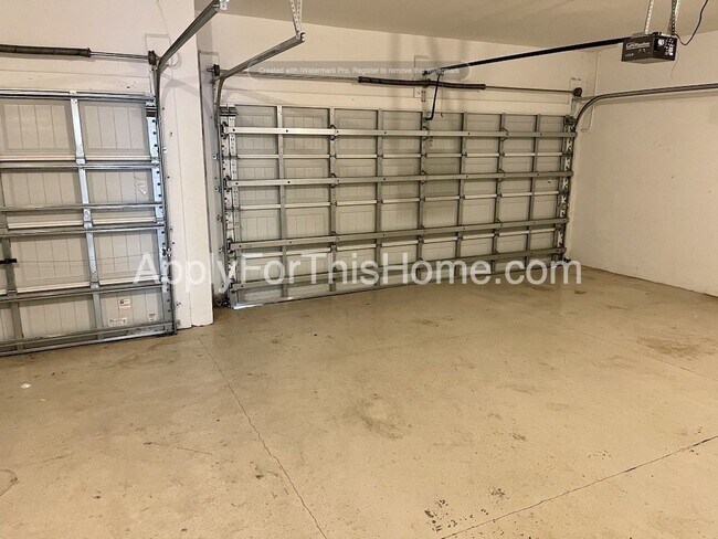 Building Photo - Single Family Dream Home in Gated Community