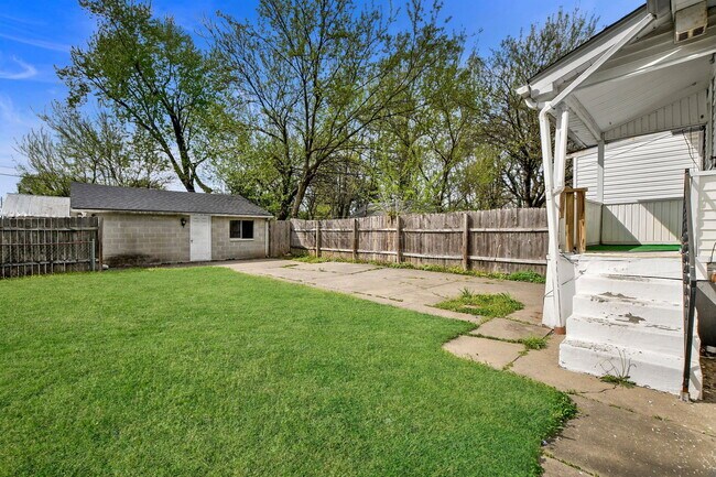 Building Photo - 1458 Beech St