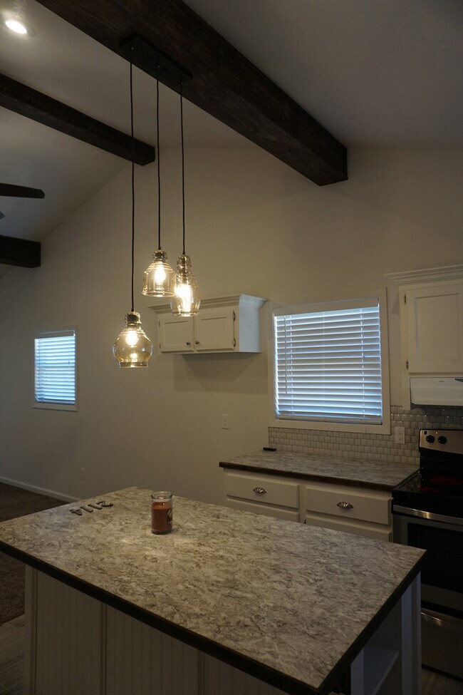 Building Photo - 2114 24th St