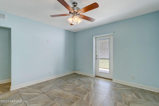 Building Photo - 2110 3rd St