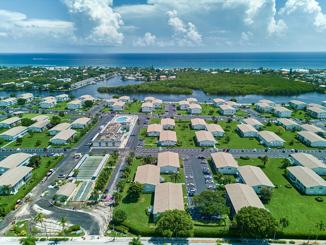 Building Photo - 210 Horizon W