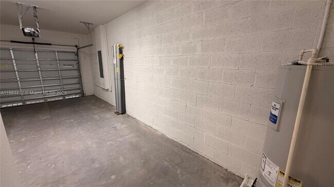 Building Photo - 1684 SE 7th Ct