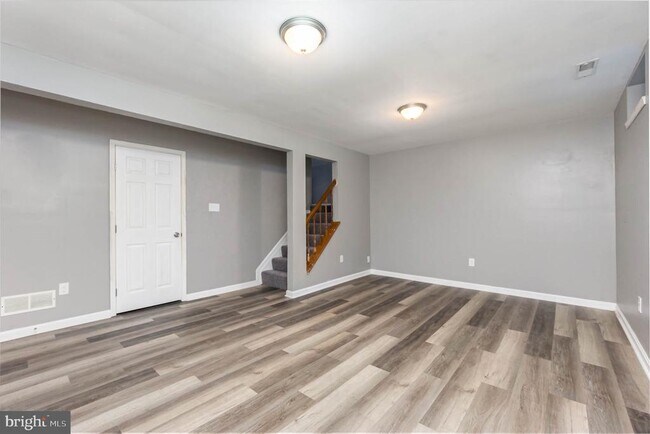 Building Photo - 324 Talbot Ct