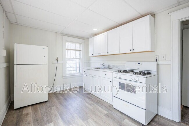 Building Photo - 3 Sumner Park