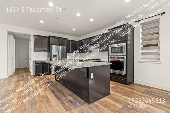 Building Photo - 1637 Tradition St