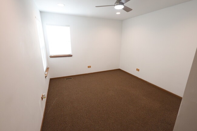 Building Photo - 1840 Grove Ave