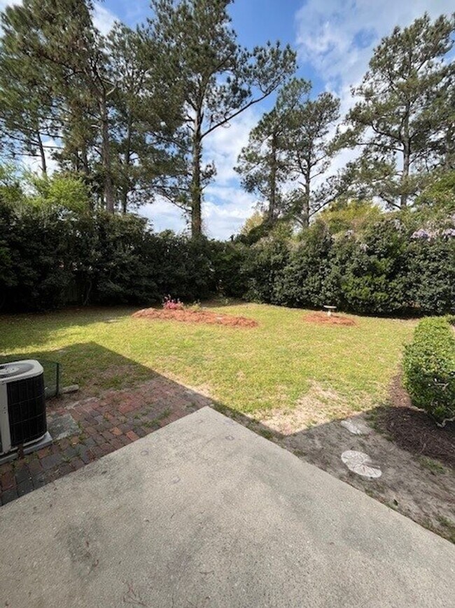 Building Photo - Recently updated 3 bedroom 2 bath home in King Grants