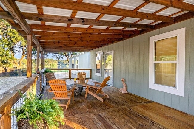 Building Photo - 409 Willow Dr